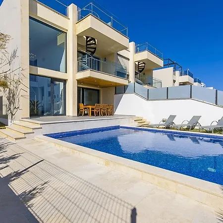 Aqua Villa *